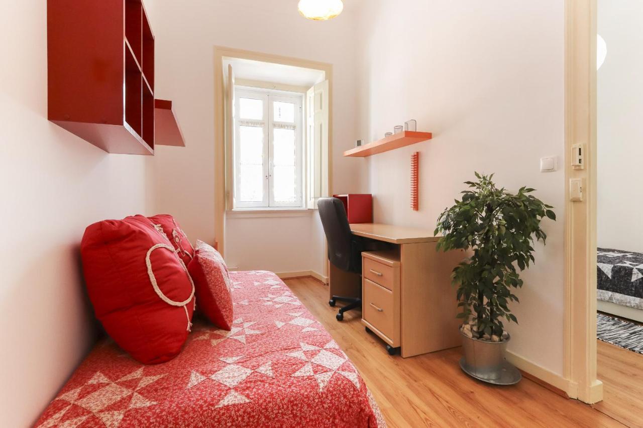 Red Almirante By Homing * Lissabon